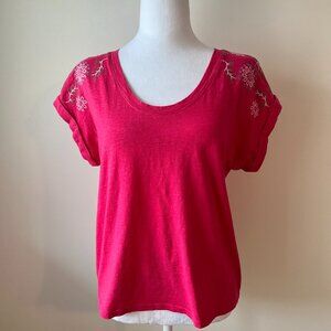 🩷Talbots Petite Pink Floral Embroidered Tee - Chic & Elegant size Medium